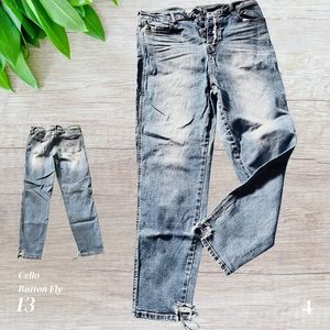 Cello jeans. Well known for great fitting jeans.